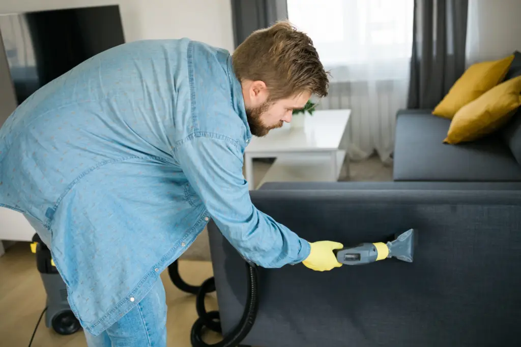 What is the average sofa cleaning cost in Dubai in 2025?